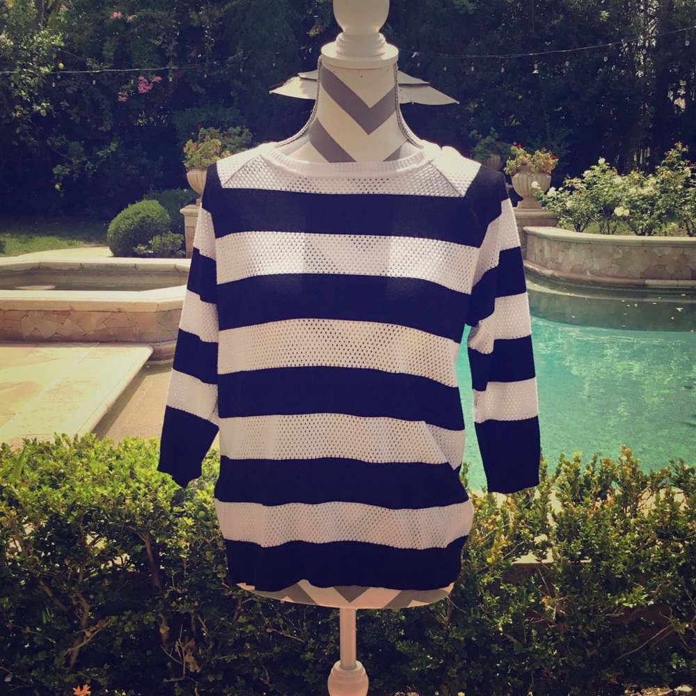 Verve ami size large b&w long sleeve sweater